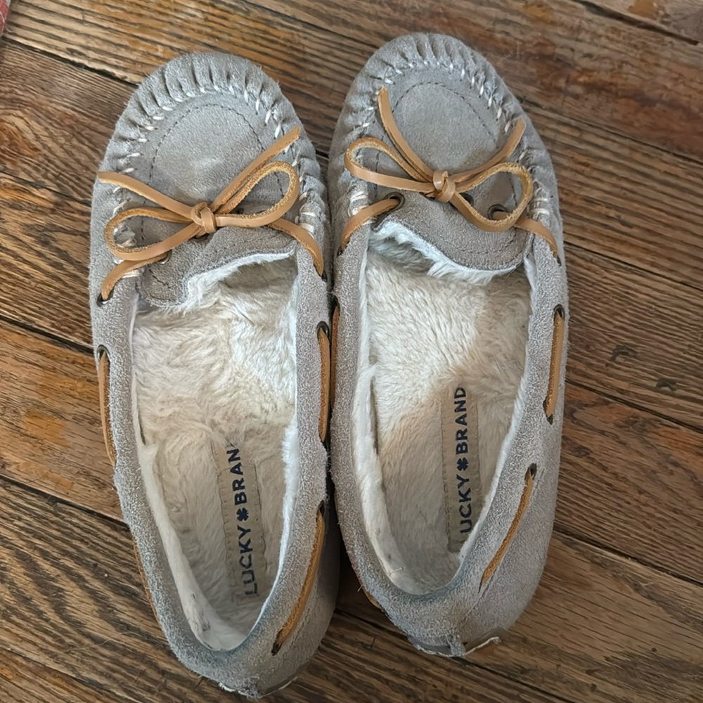 Lucky Brand Leather moccasins 
Women's size 6
Light Gray